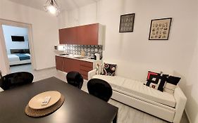 Leone Apartments